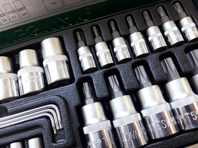 Komplet kluczy wpustowych TORX i nasadowych E 25szt. Jonnesway S06H425S