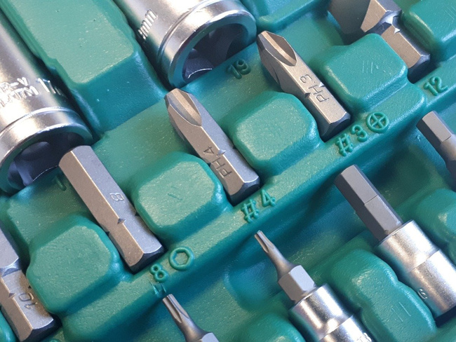 HONITON Zestaw 94 el. kluczy nasadowych 1/4", 1/2"  (zielona walizka)