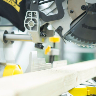 Pilarka ukosowa 255 mm z przesuwną głowicą 2000W Stanley FatMax FME720-QS